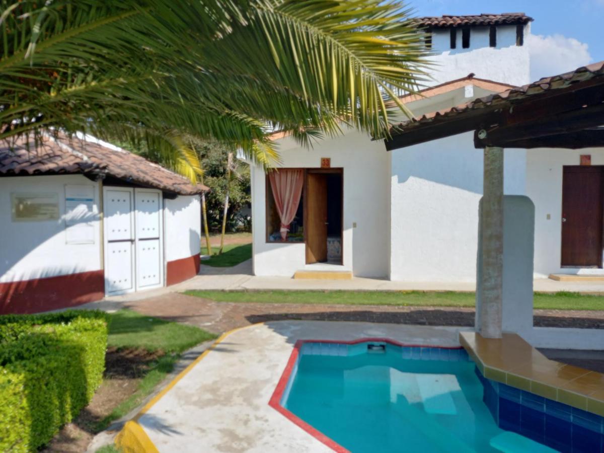 Hm Hotel El Rancho Las Margaritas Valle de Bravo Kültér fotó